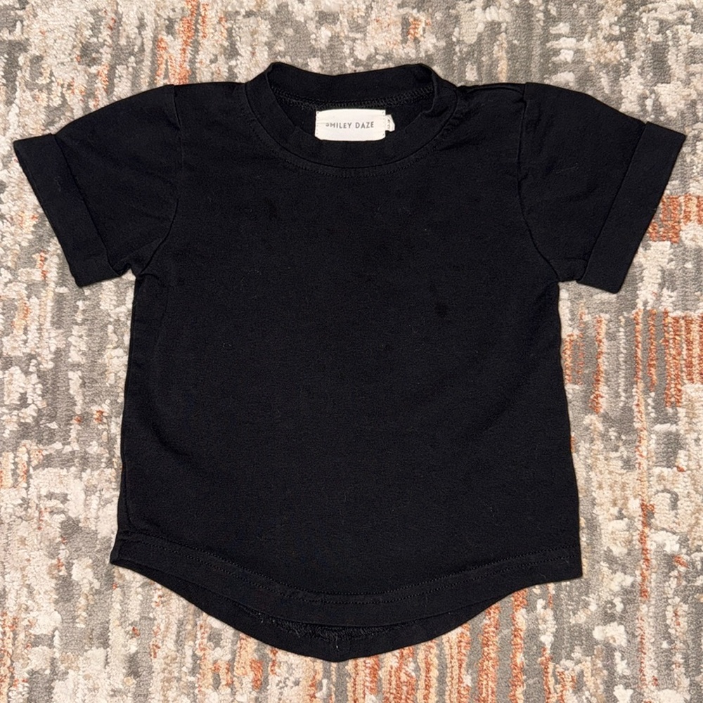 NWOT Smiley Daze 12-18M Cuff Sleeve Tee - Black